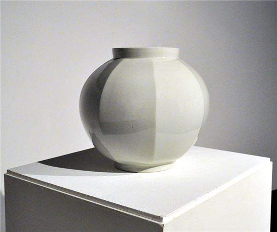 담백한 격조, 순백의 미학…거장들의 '백자'를 조망하다