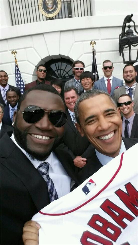 데이빗오티스가 트위터에 공개한 버락 오바마 매국 대통령과의 셀피(Selfie)