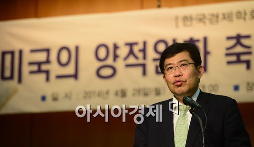 [포토]환영사하는 윤창현 한국금융연구원장 