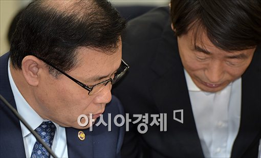 [포토]보고 받는 남상호 소방방재청장