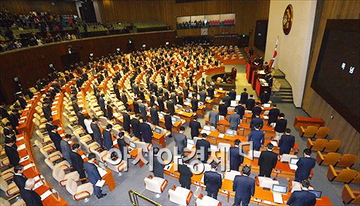 [포토]국회, 세월호 희생자들의 위한 묵념