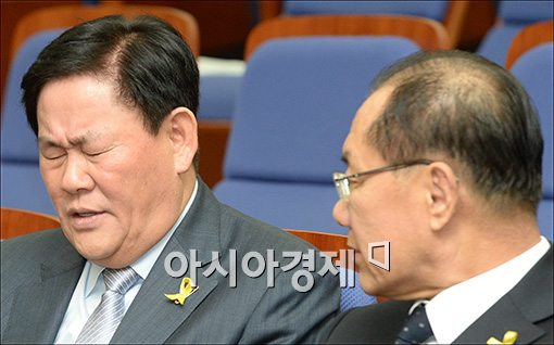 [포토]'의견 충돌!'