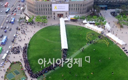[포토]퇴근후 계속되는 조문행렬