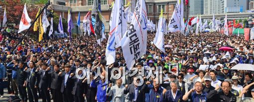 [포토]서울역 광장에 모인 노동자들