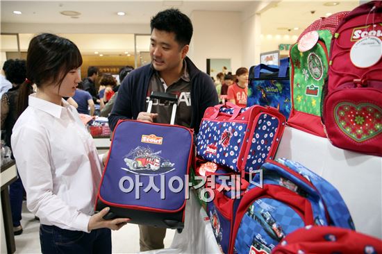 가정의 달 맞아 ‘신세계 러브스 패밀리’로 고객맞이