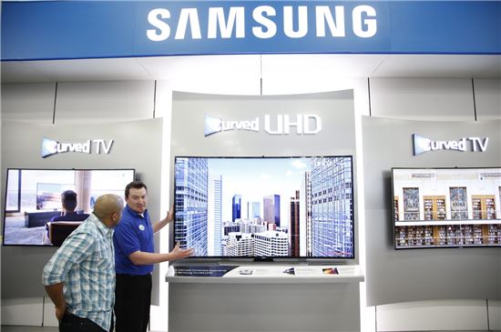 삼성 커브드 UHD TV, 美베스트바이에 체험공간 마련