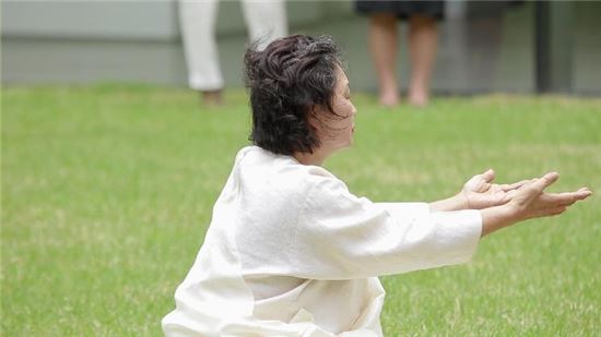 "60대 작가와 춤꾼의 '끝없는 도전'"…아시아 여성 뉴미디어아트展 