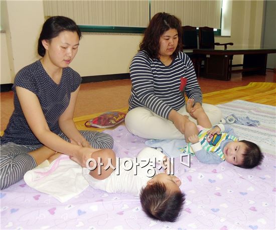 함평군보건소가 ‘튼튼쑥쑥 우리아기 건강교실’ 운영해 큰 호응을 얻고있다.