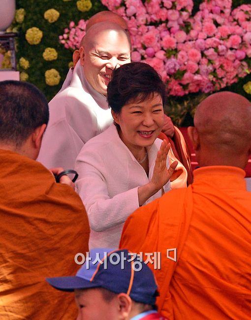 [포토]인사하는 박근혜 대통령