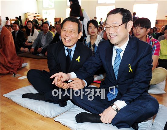 [포토]윤장현·이용섭 광주시장 후보 "힘냅시다"