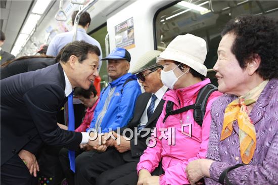 윤장현, 시민 속으로 들어가 “광주 미래” 약속