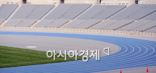 [포토]인천 아시아드 주경기장 준공, 선수들이 달릴 트랙