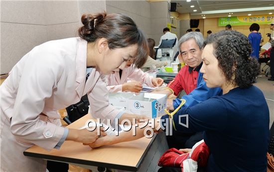 광주 남구는 대사증후군 관리 등 지역주민들의 만성질환 예방관리를 위해 8일 오전 9시30분부터 구청 8층 대회의실에서‘내 건강수준 알기의 날’행사를 운영했다. 사진제공=광주시 남구
