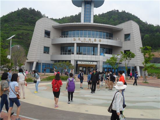 <전남 보성군에 위치한 한국차박물관은 대한민국을 대표하는 차 문화 관광명소로 꼽히고 있다. 지난 연휴 기간 동안 전국에서 2만명이 다녀갈 만큼 인기를 누렸다.>