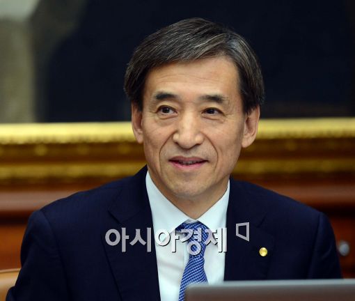 [포토]미소 보이는 이주열 한은 총재