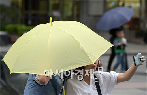 [포토]우산 속 데이트