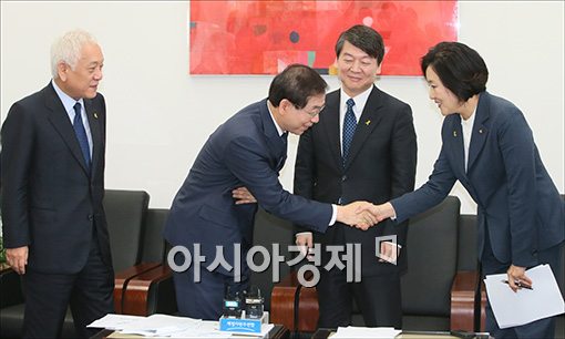 [포토]인사하는 박원순·박영선