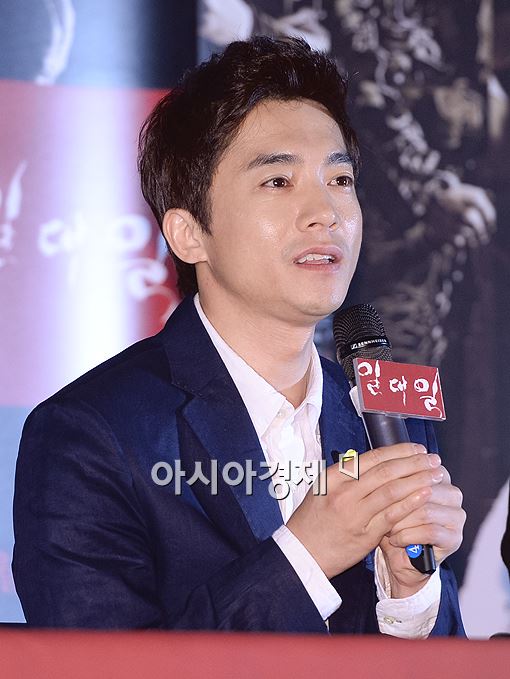 배우 김영민이 12일 영화 '일대일' 언론시사회에서 촬영 중 애로사항에 대해 밝혔다.