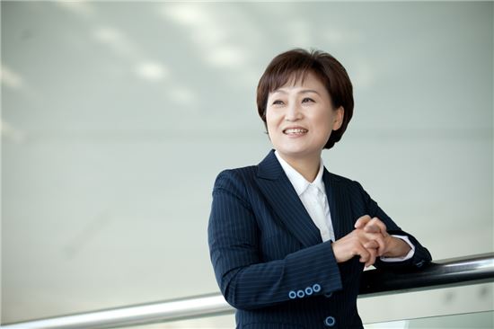 첫 여성 예결위원장 김현미, '예산 血戰' 예고
