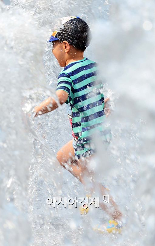 [포토]'물 속 어린이'