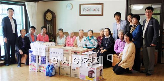 고창군공무원노동조합은 야고바의 집을 방문해  사랑나눔 봉사활동을 실천했다.