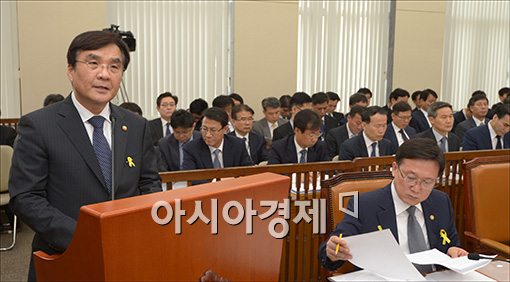 [포토]세월호 관련 현안보고하는 강병규 장관