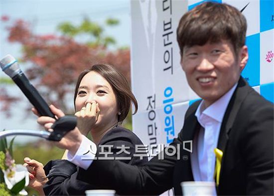 박지성 기자회견 김민지 부쩍 살찐 모습 "7월에 결혼한다더니 설마?"
