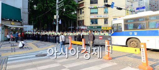 [포토]청계광장을 막아서는 경찰들