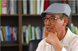 소설가 김영현.