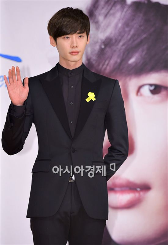 배우 이종석이 SBS '닥터 이방인'에서 눈부신 연기력 성장을 보이고 있다.