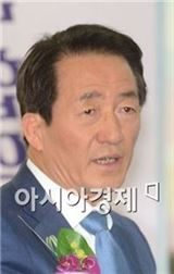 ▲정몽준 새누리당 서울시장 후보가 반값 등록금 발언에 대해 해명했다.