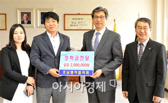 호남벤처협의회, 서강석 총장에게 장학금 전달