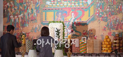 [포토]헌화하는 유가족