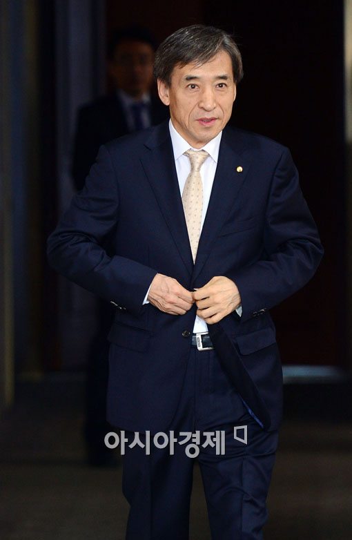 [포토]경제동향간담회 참석하는 이주열 총재 
