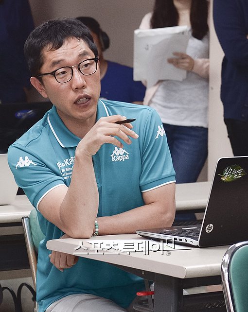 박지성 기자회견, 김제동은 무슨일로? "미안하지만 질문 하나 할게요"