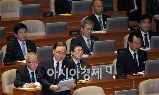 [포토]대정부 질문 출석한 정홍원 총리