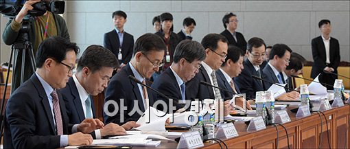 [포토]심각한 표정의 검사장