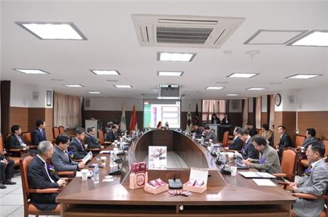 <2013 한국코러스제약 & 인도네시아 홈런2 수출 협약식>