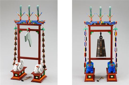 '특경, 특종(왼쪽부터)', 중요무형문화재 제42호 악기장 보유자 김현곤 作
