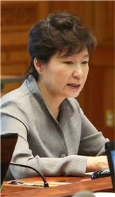 22일 청와대에서 수석비서관회의를 주재하고 있는 박근혜 대통령 (사진 : 청와대)
