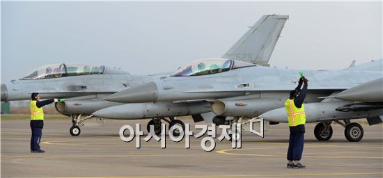 F-16 전투기 12대 한국 순환배치, JDAM 직격포로 북한 해안포대 타격