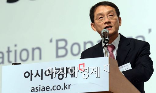 [포토]개막사 전하는 이세정 아시아경제신문 대표이사 사장
