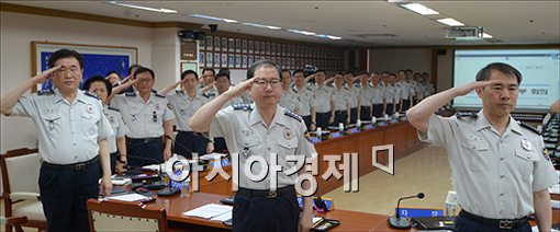 [포토]국민의례하는 전국 경찰 지휘관