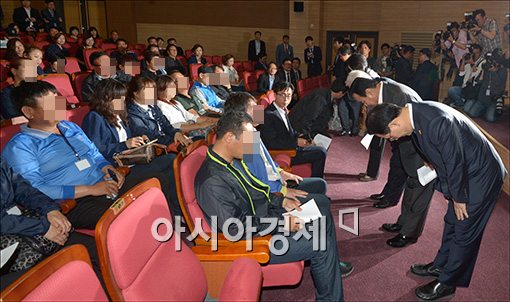 [포토]세월호 유가족앞에 고개숙인 여야 지도부