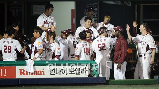 [포토]박병호, '연타석 홈런으로 연패도 안녕~'