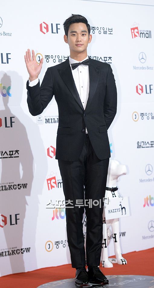 김수현, '장백산 생수' 광고 출연 강행 "서로의 신뢰로 맺어진 약속"