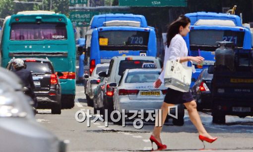 [포토]아스팔트에서 아지랑이가…