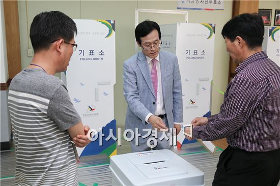 [포토]광주동구 사전투표소 최종 점검