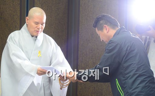 [포토]세월호 유가족, '서명운동 부탁드립니다' 
