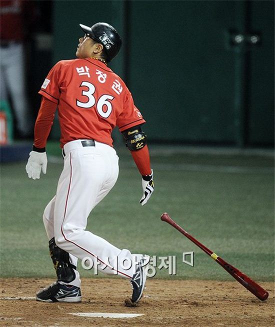 [포토]박정권, '쐐기 만루포 쾅!'